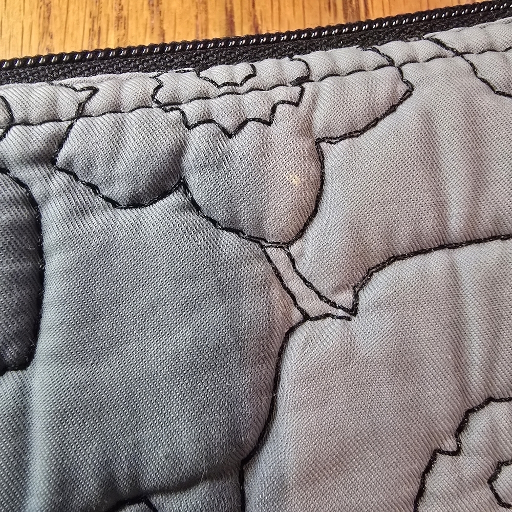 Thirty-One Quilted Crossbody Poppy Floral Shoulder Bag Gray Black Monogram A - Picture 10 of 11